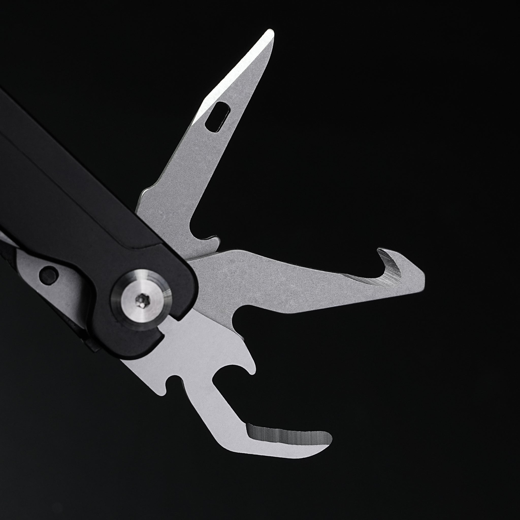 Multi functional sharpblade tool pliers