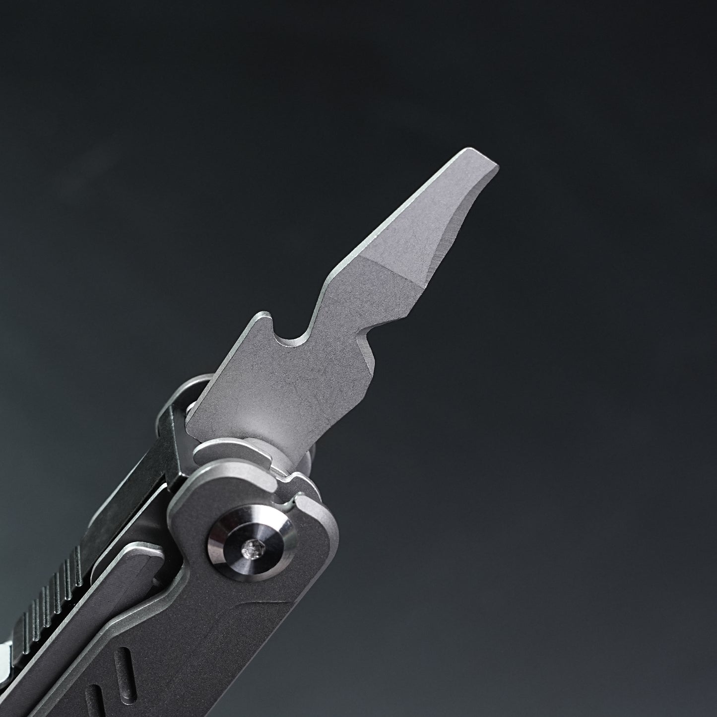 Multi functional sharpblade tool pliers