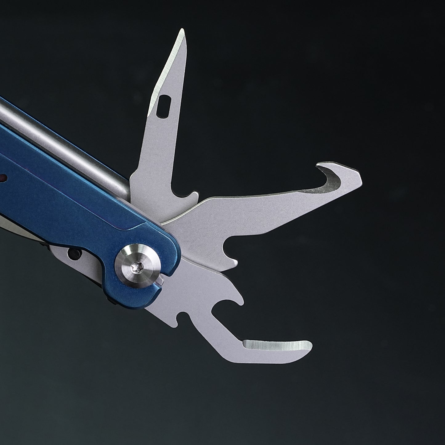 Multi functional sharpblade tool pliers
