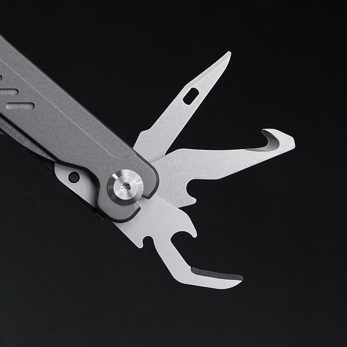 Multi functional sharpblade tool pliers