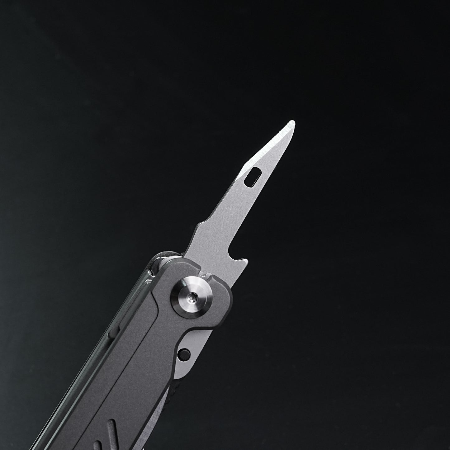 Multi functional sharpblade tool pliers