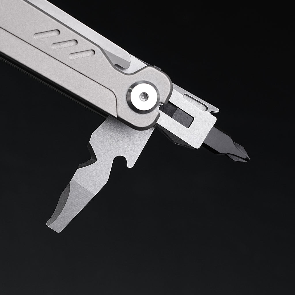 Multi functional sharpblade tool pliers