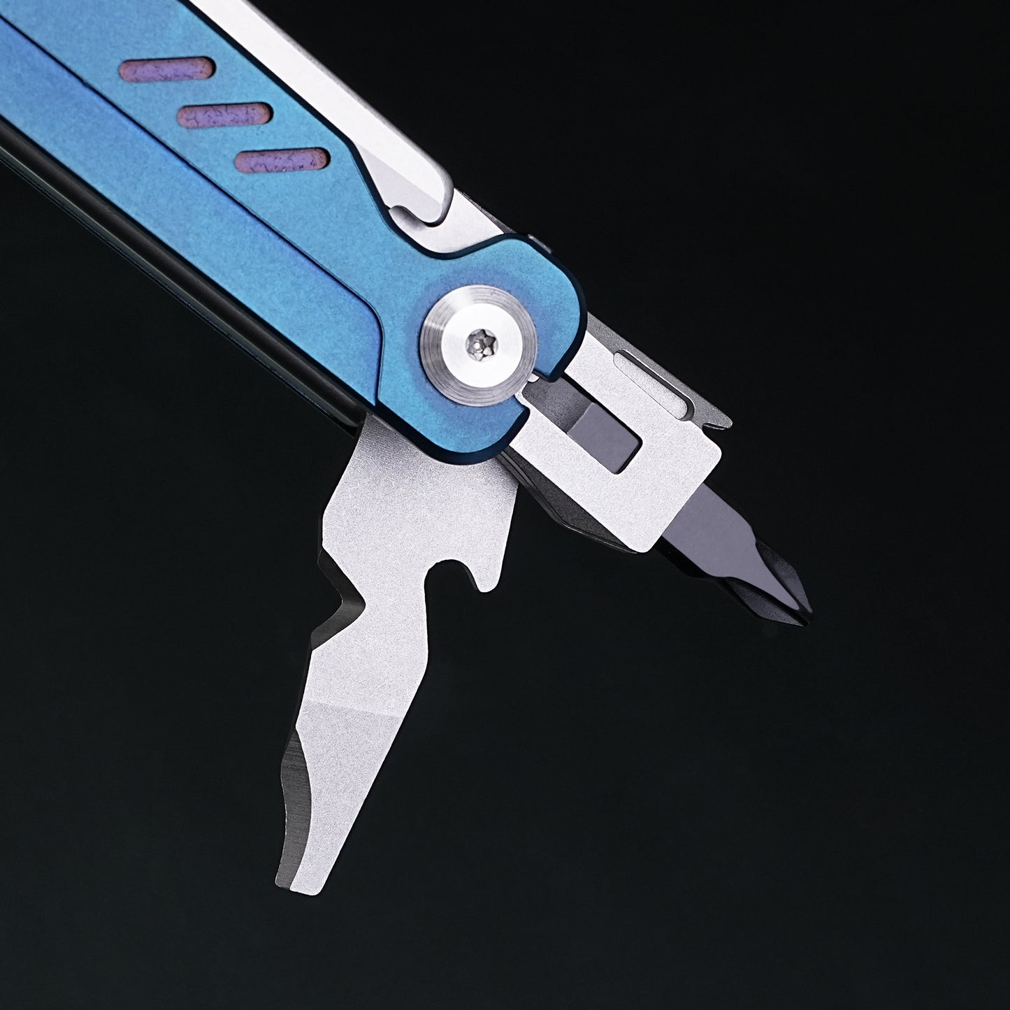 Multi functional sharpblade tool pliers