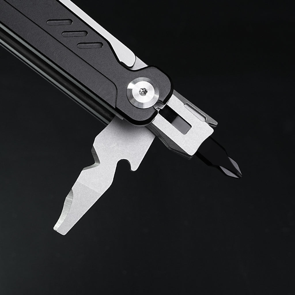 Multi functional sharpblade tool pliers
