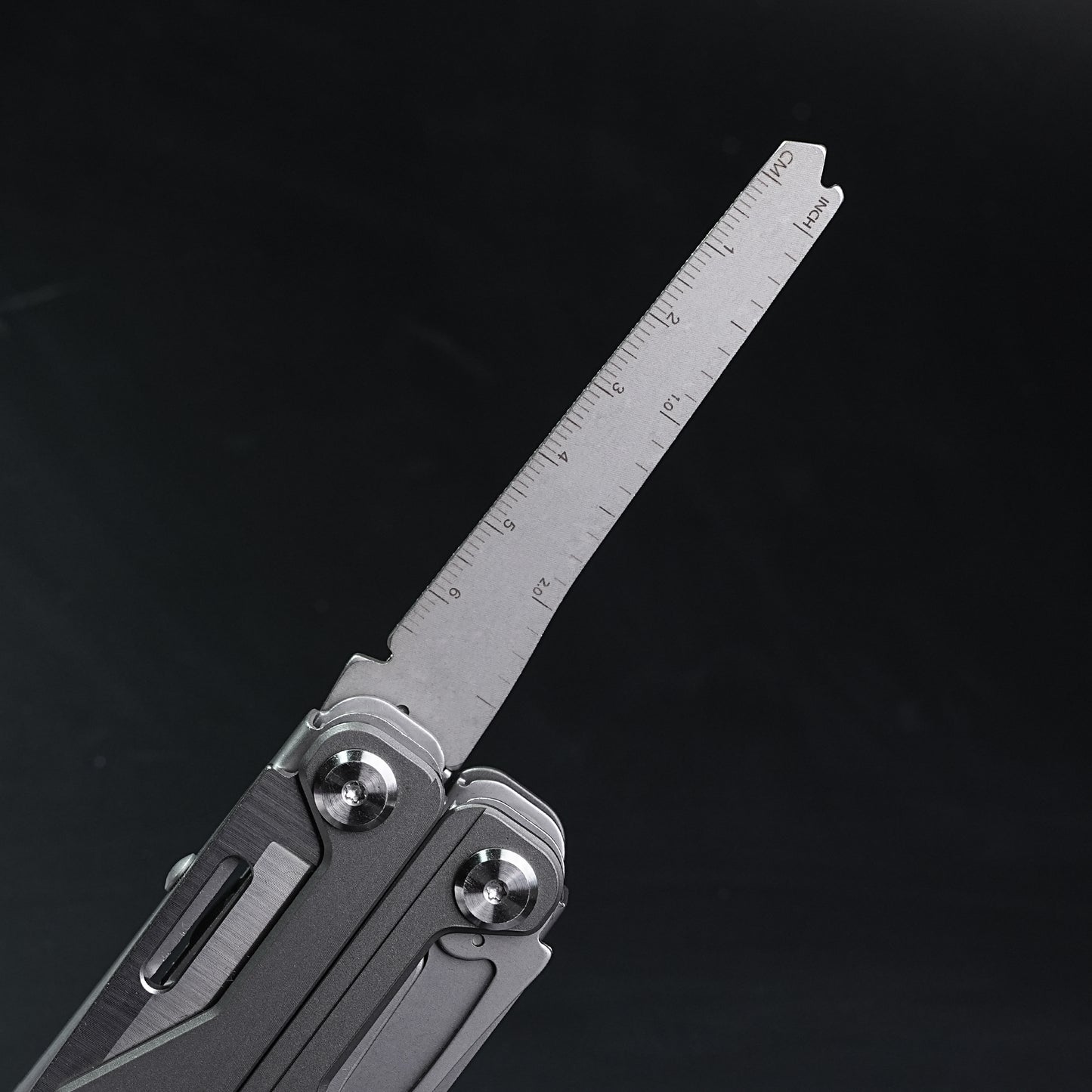 Multi functional sharpblade tool pliers