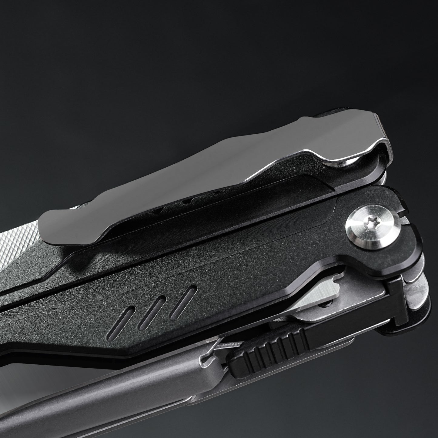 Multi functional sharpblade tool pliers