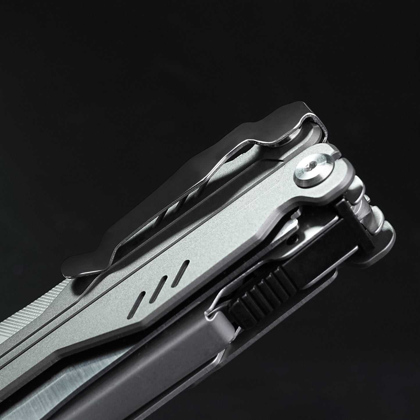 Multi functional sharpblade tool pliers