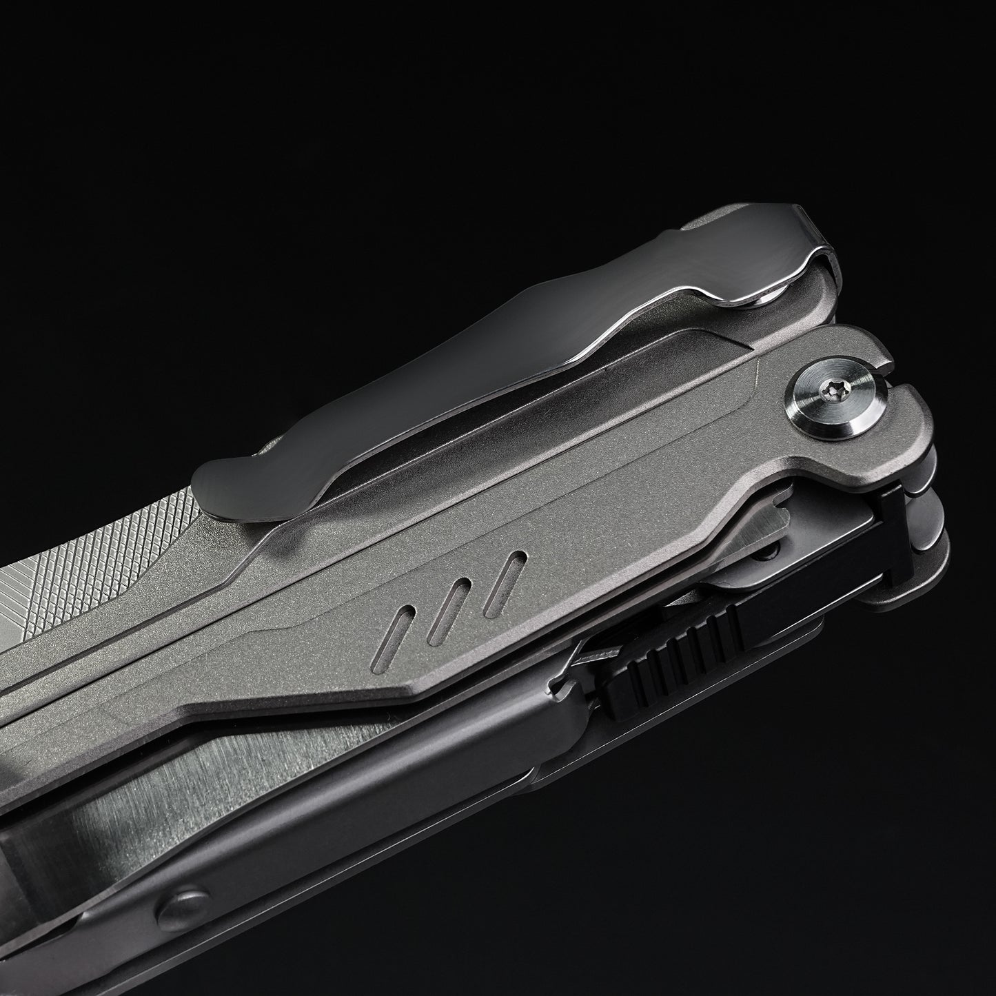 Multi functional sharpblade tool pliers