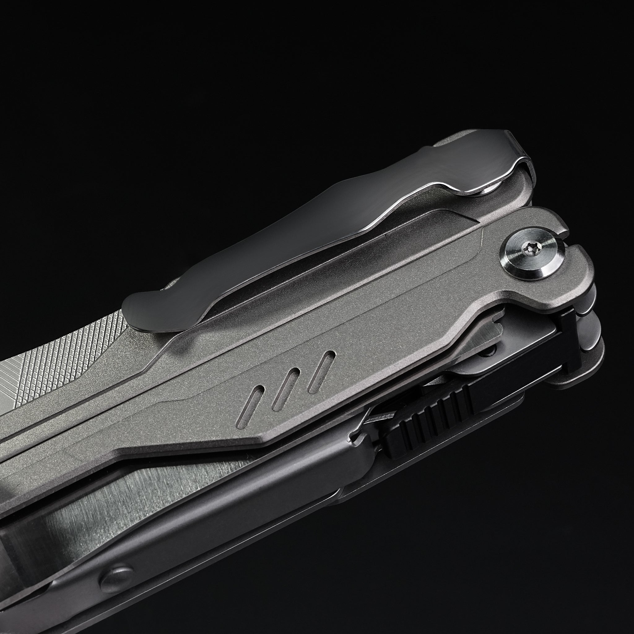 Multi functional sharpblade tool pliers