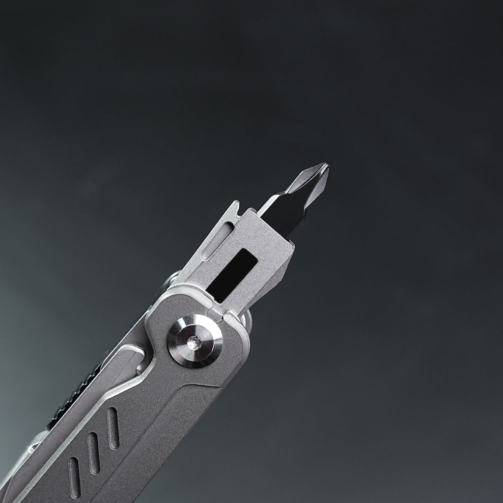 Multi functional sharpblade tool pliers