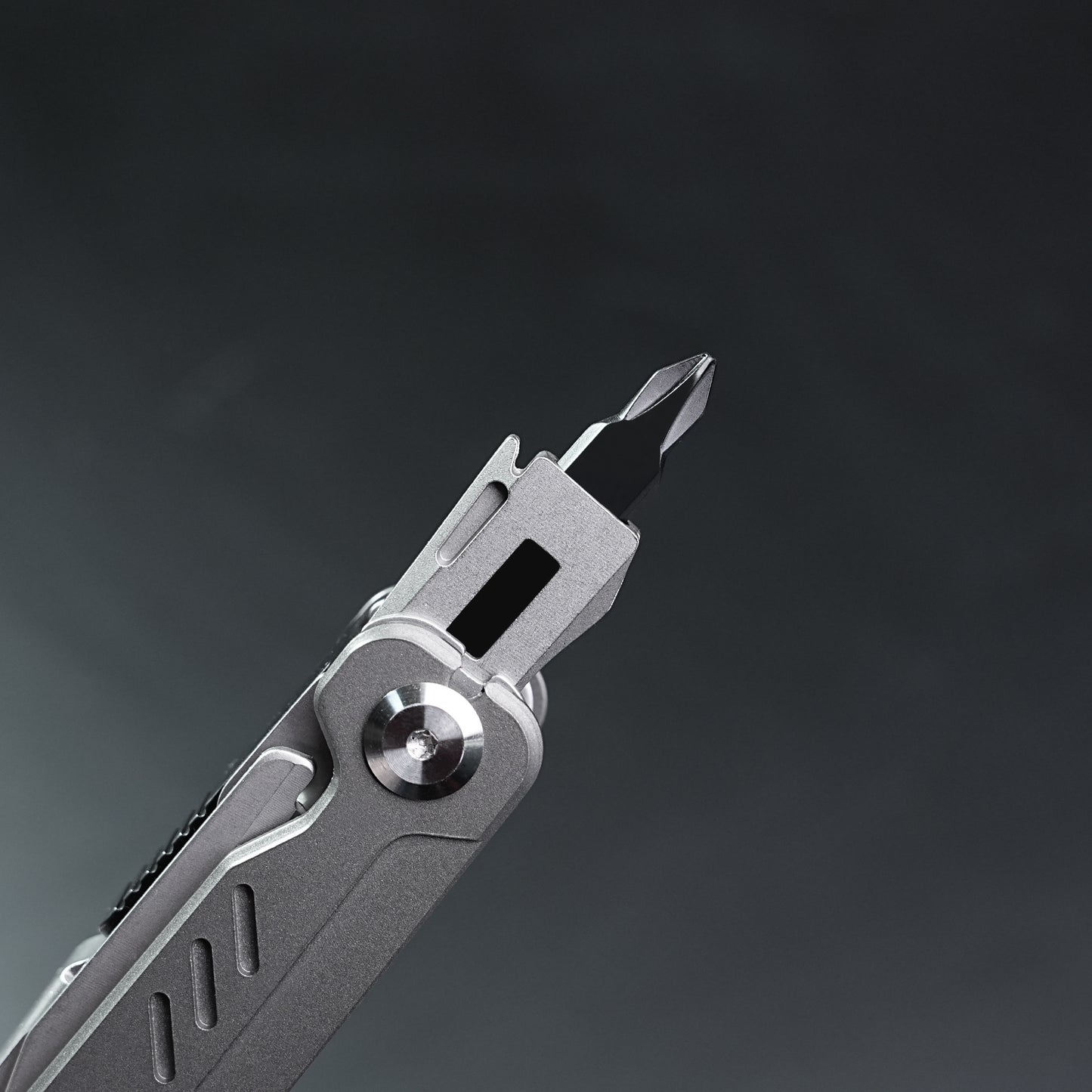 Multi functional sharpblade tool pliers