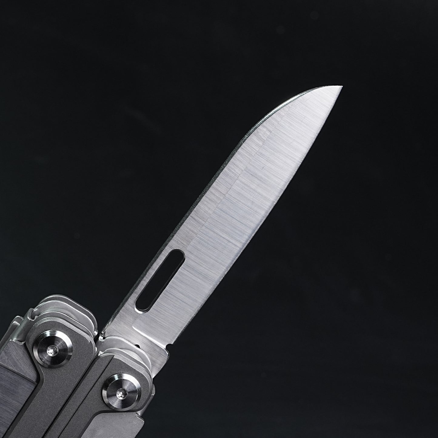 Multi functional sharpblade tool pliers