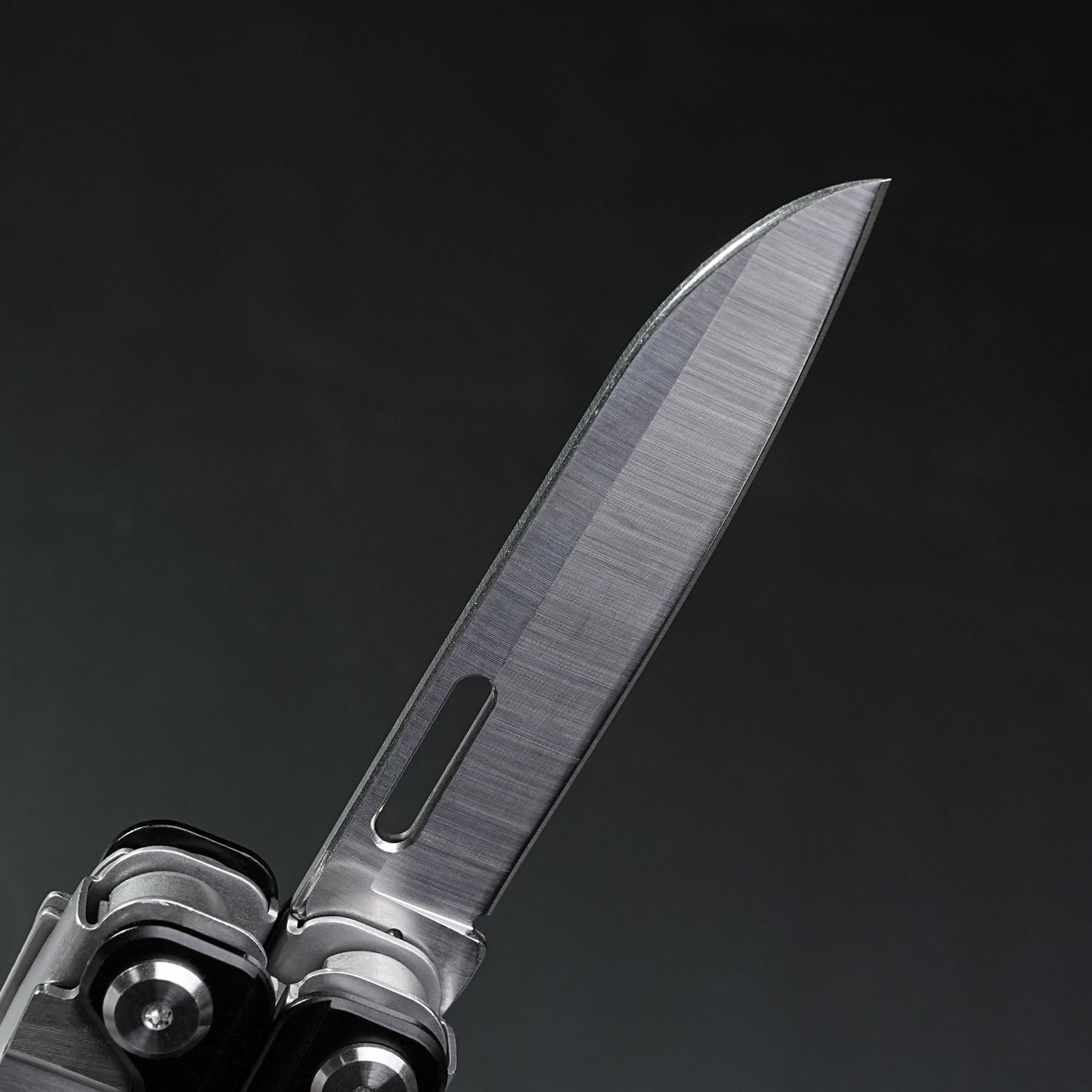 Multi functional sharpblade tool pliers