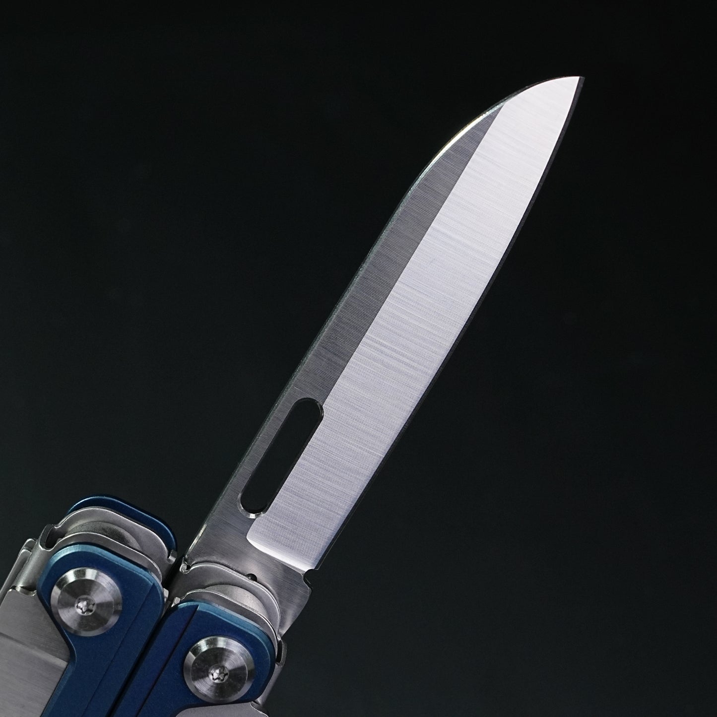 Multi functional sharpblade tool pliers