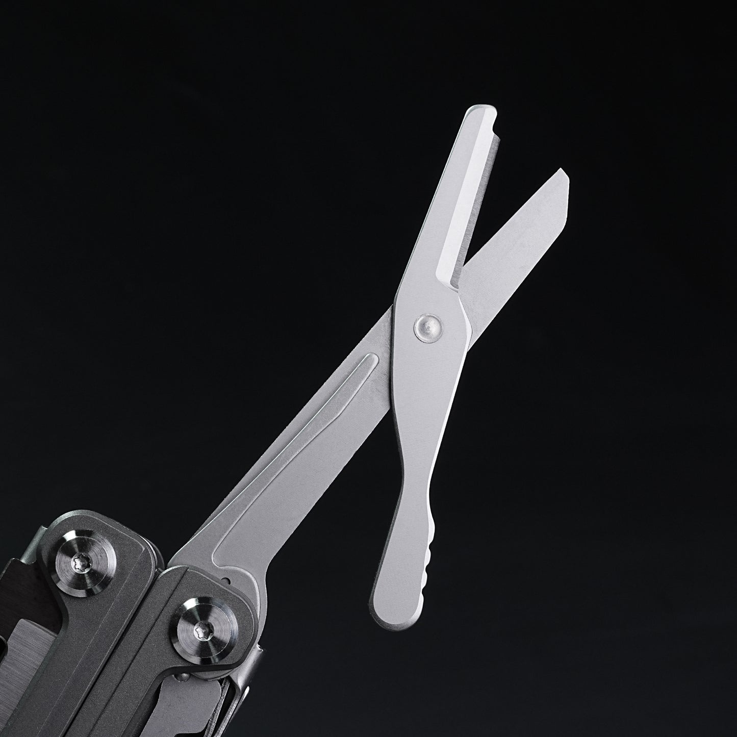 Multi functional sharpblade tool pliers