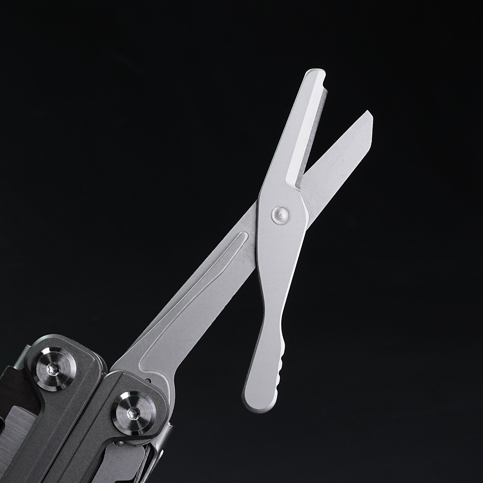 Multi functional sharpblade tool pliers