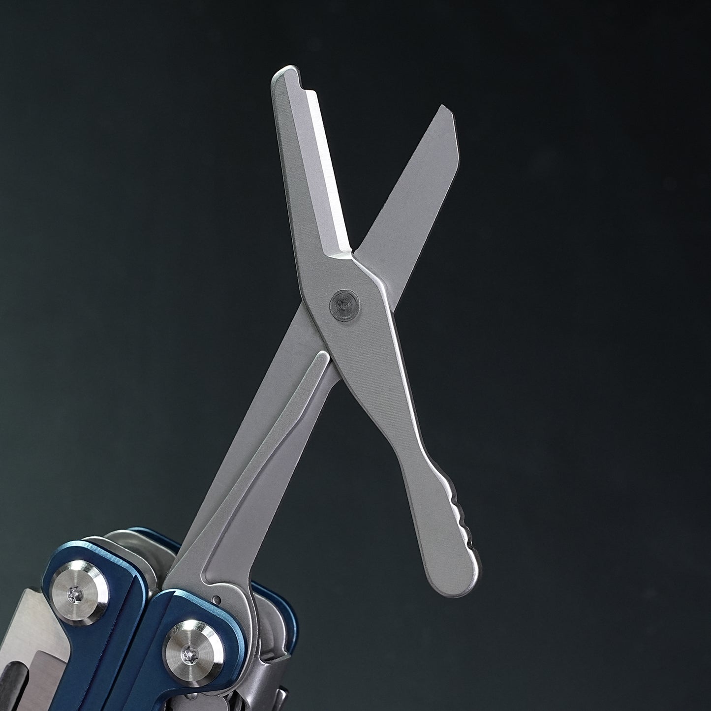 Multi functional sharpblade tool pliers