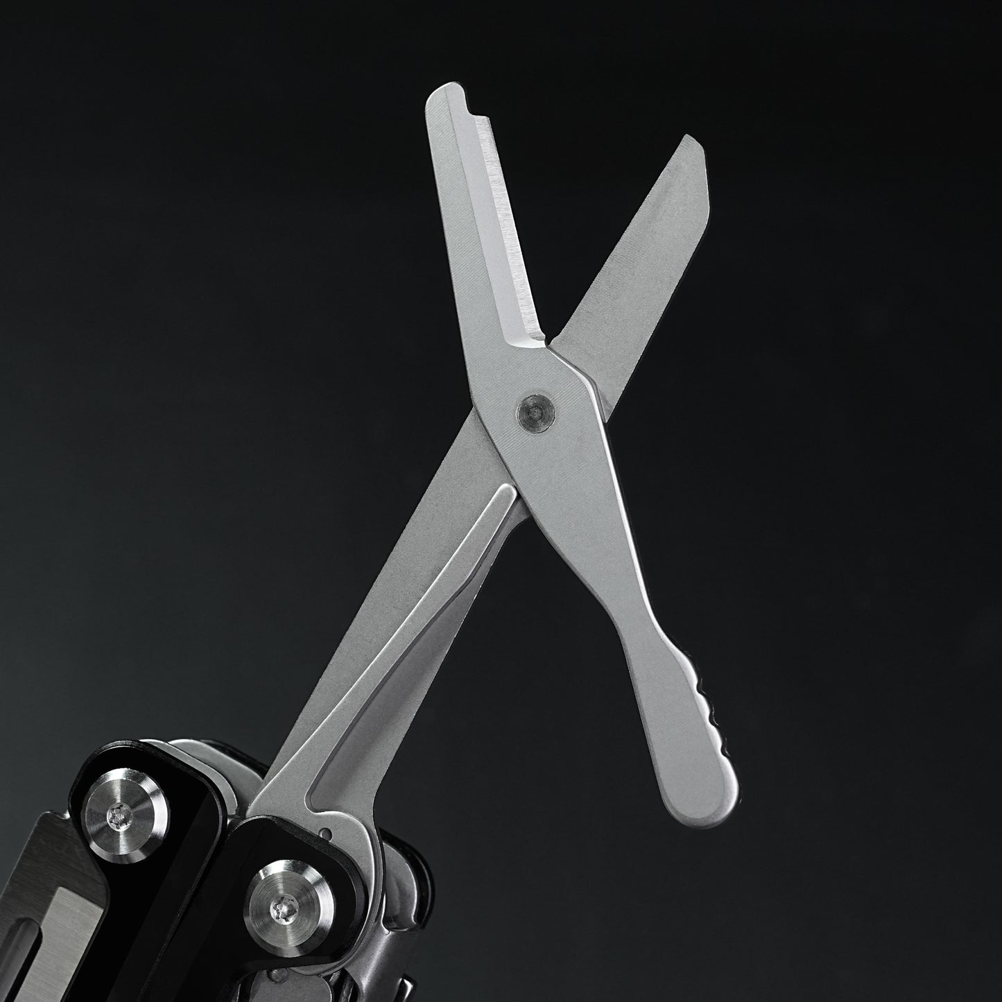 Multi functional sharpblade tool pliers