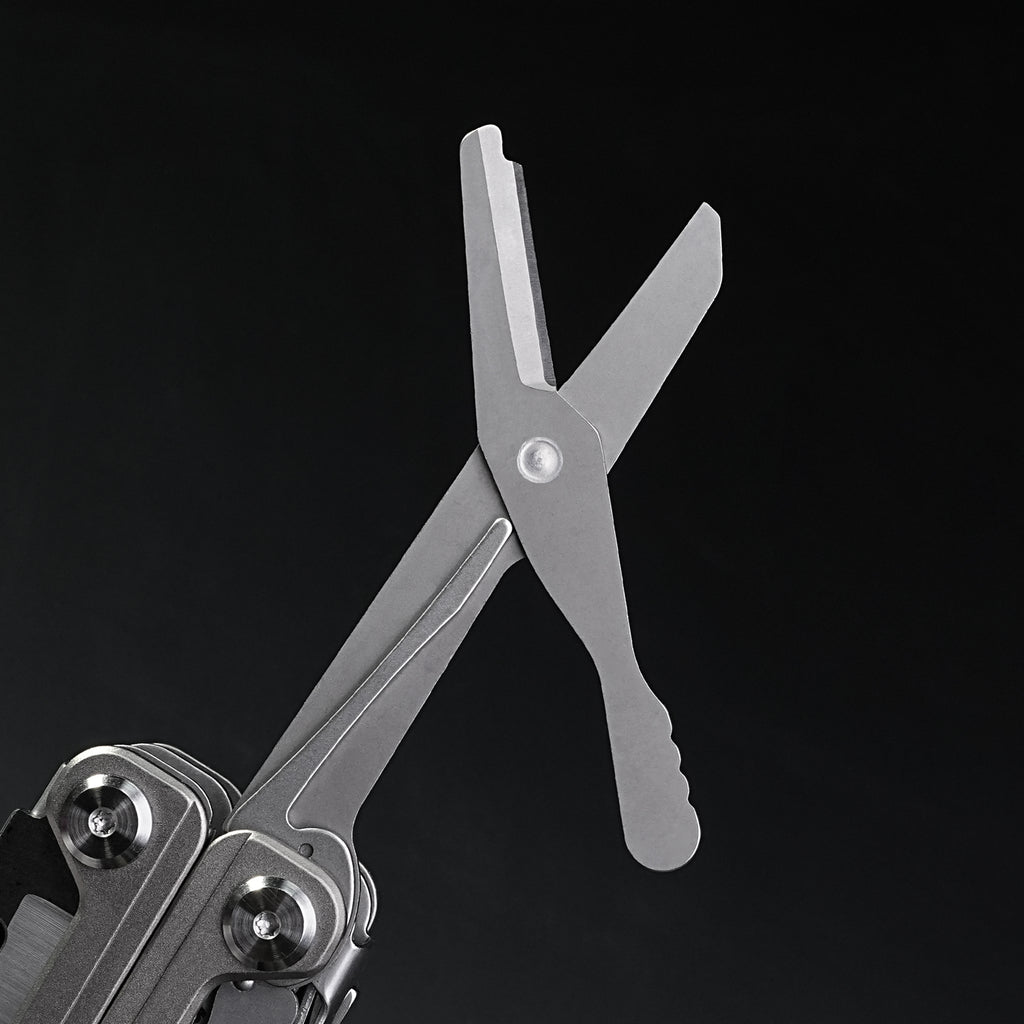 Multi functional sharpblade tool pliers