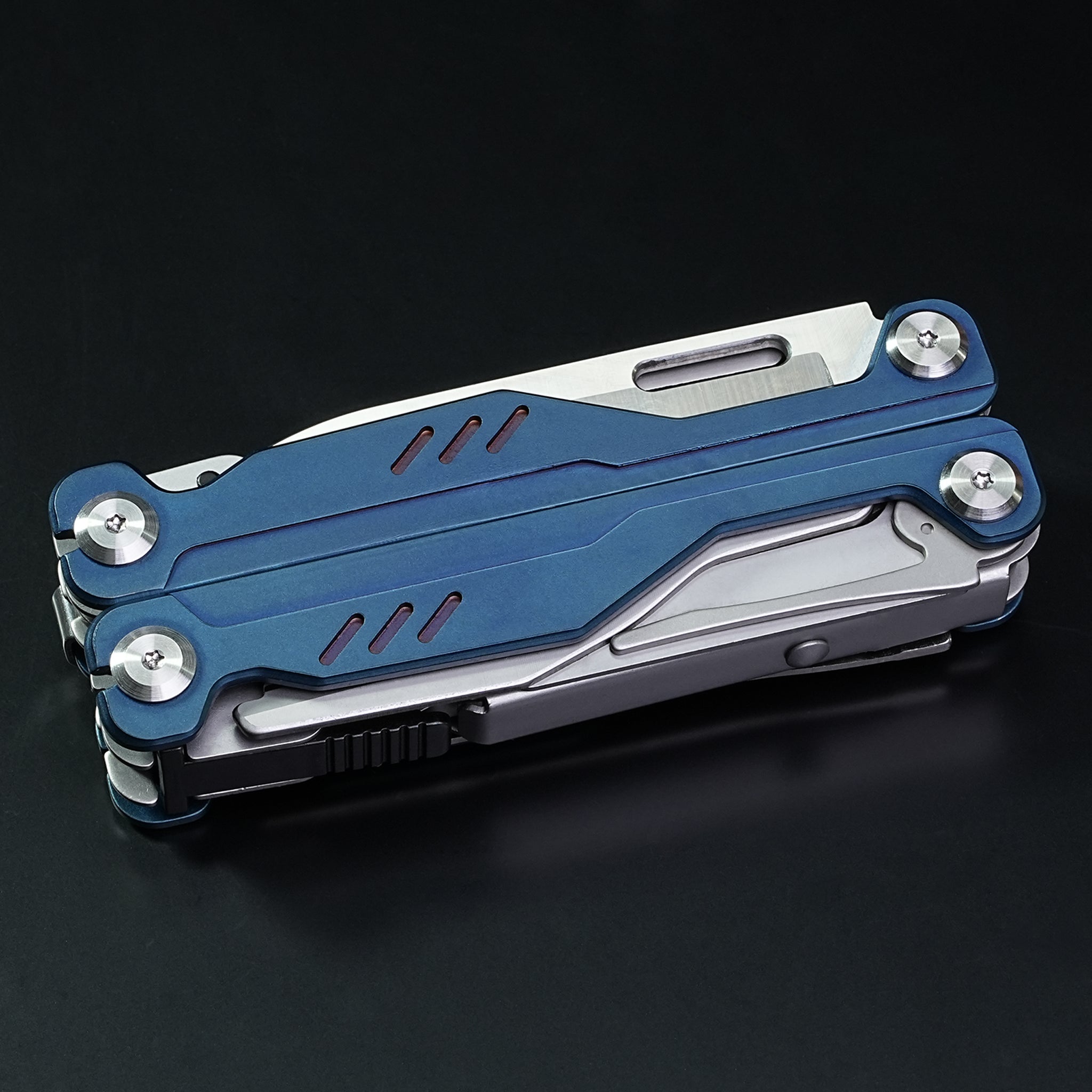 Multi functional sharpblade tool pliers