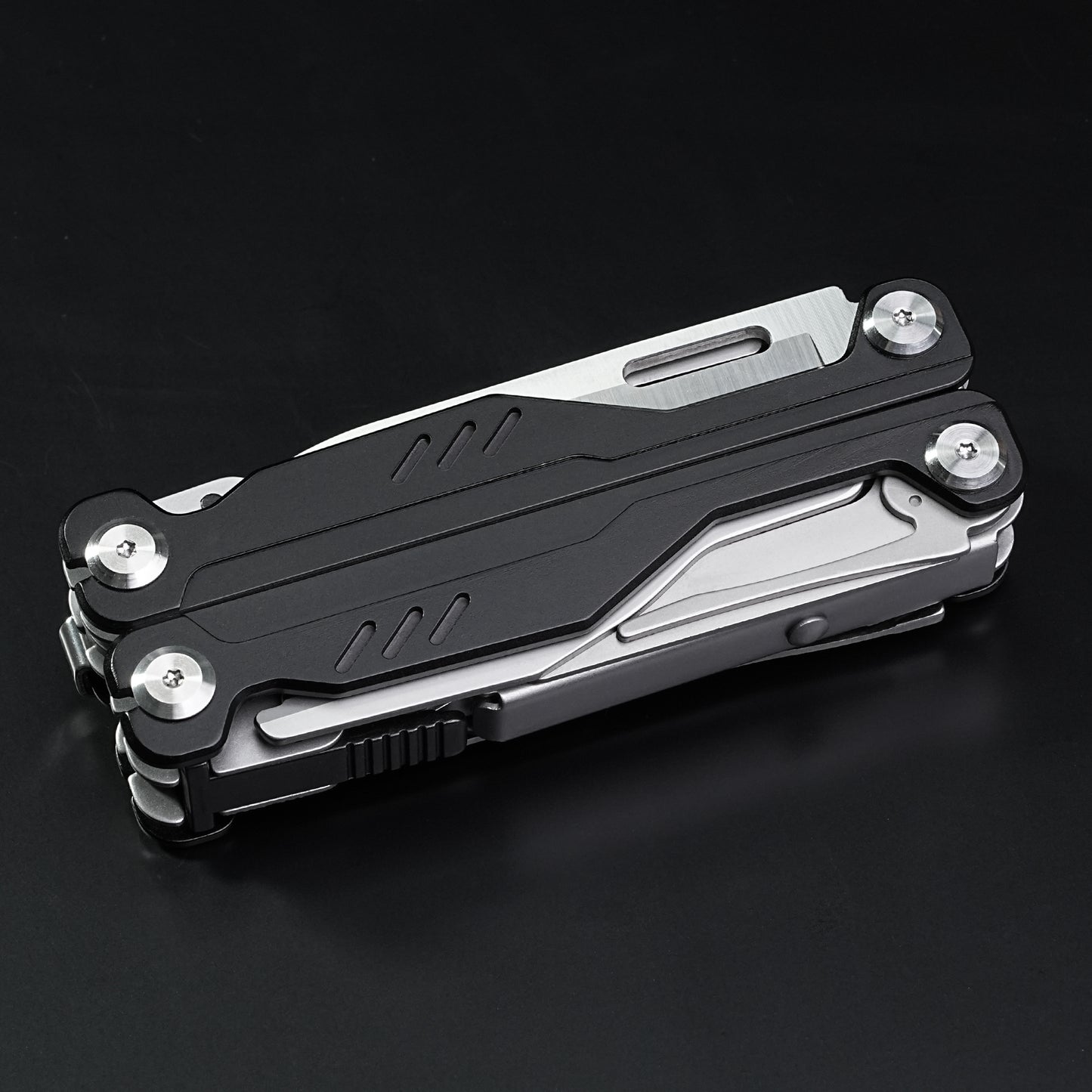 Multi functional sharpblade tool pliers