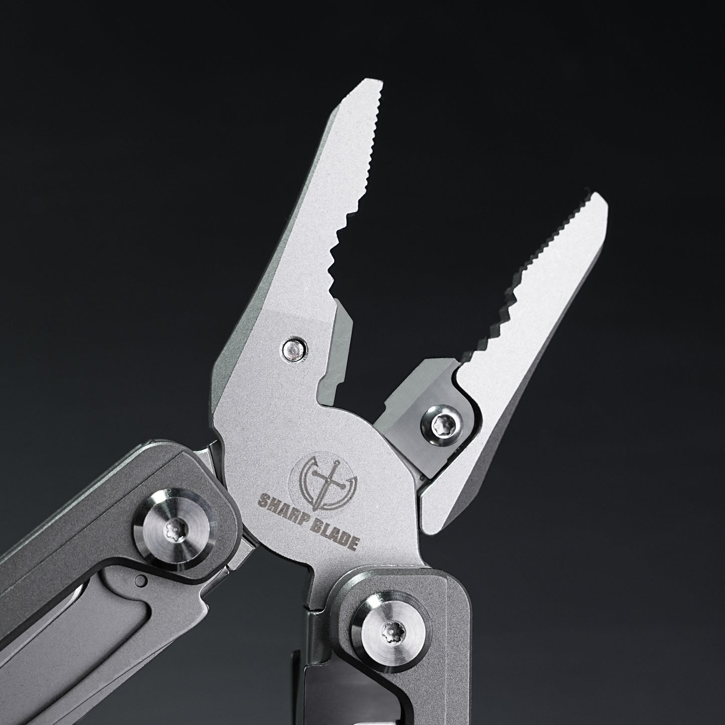 Multi functional sharpblade tool pliers