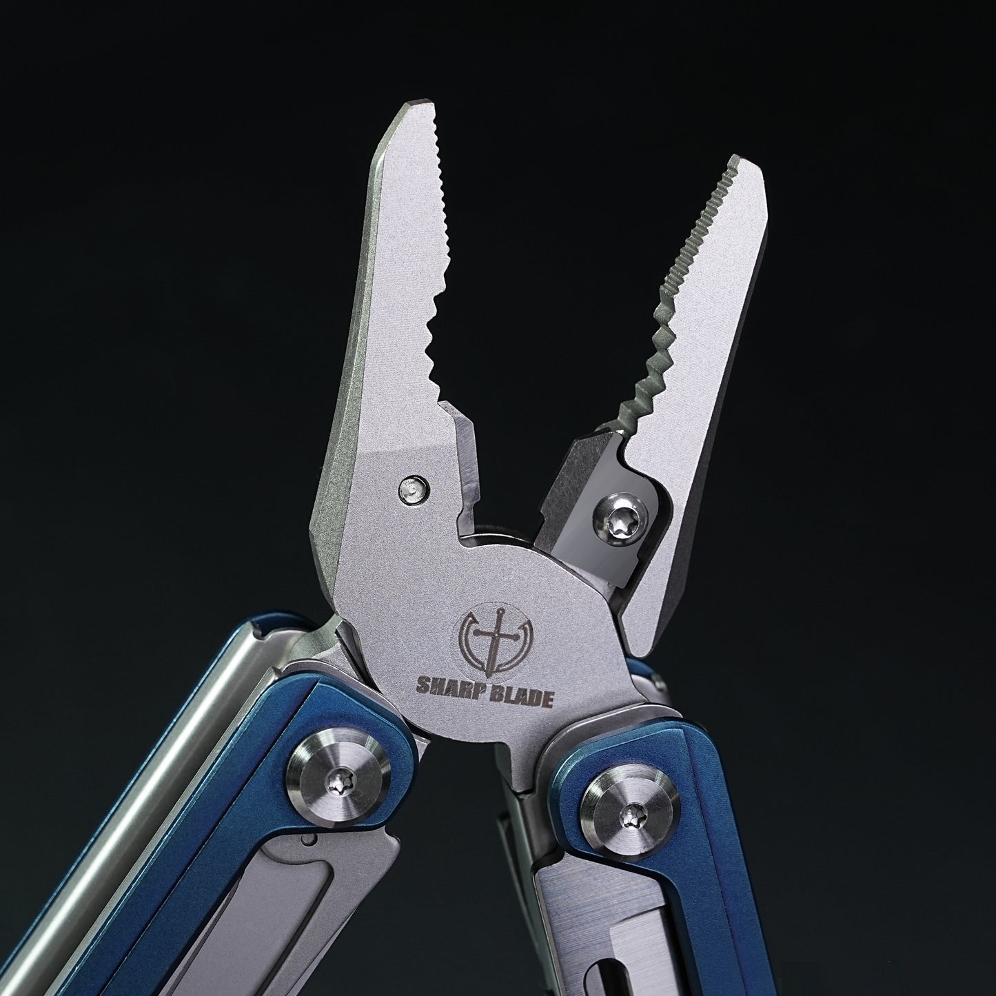 Multi functional sharpblade tool pliers