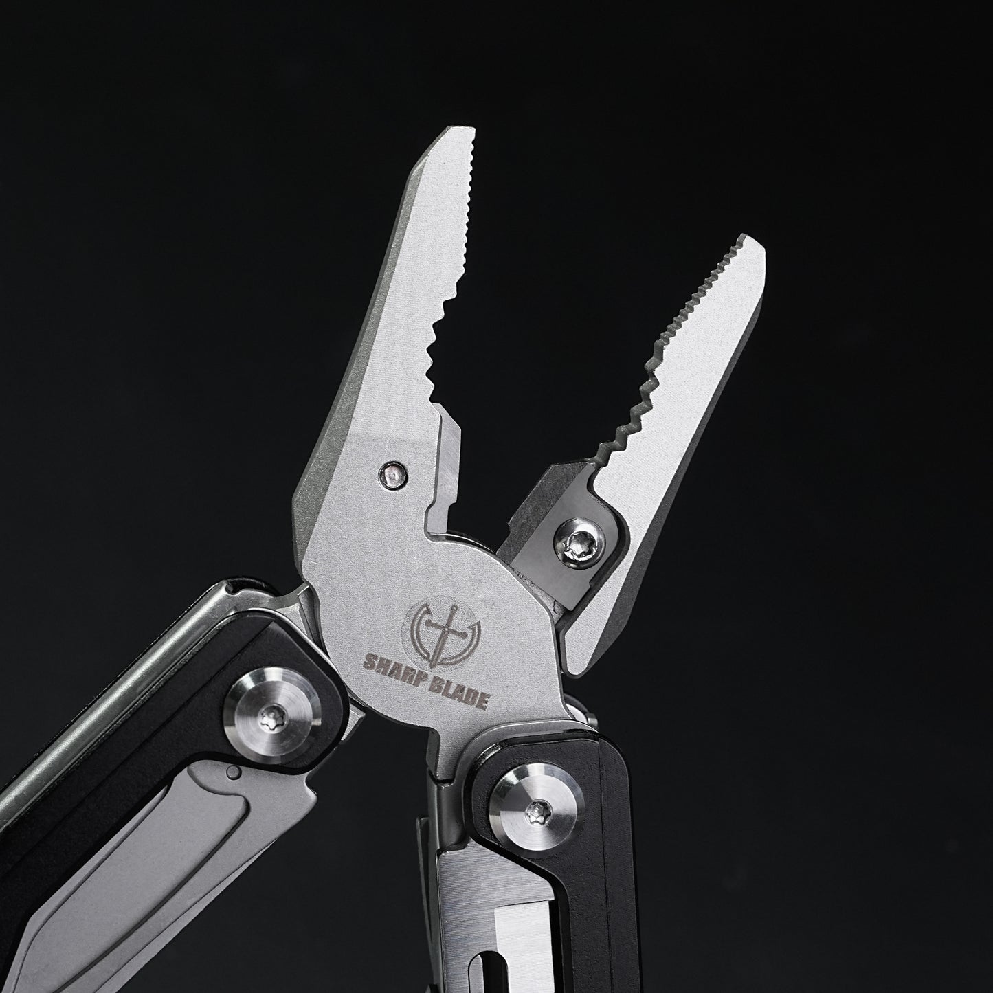 Multi functional sharpblade tool pliers