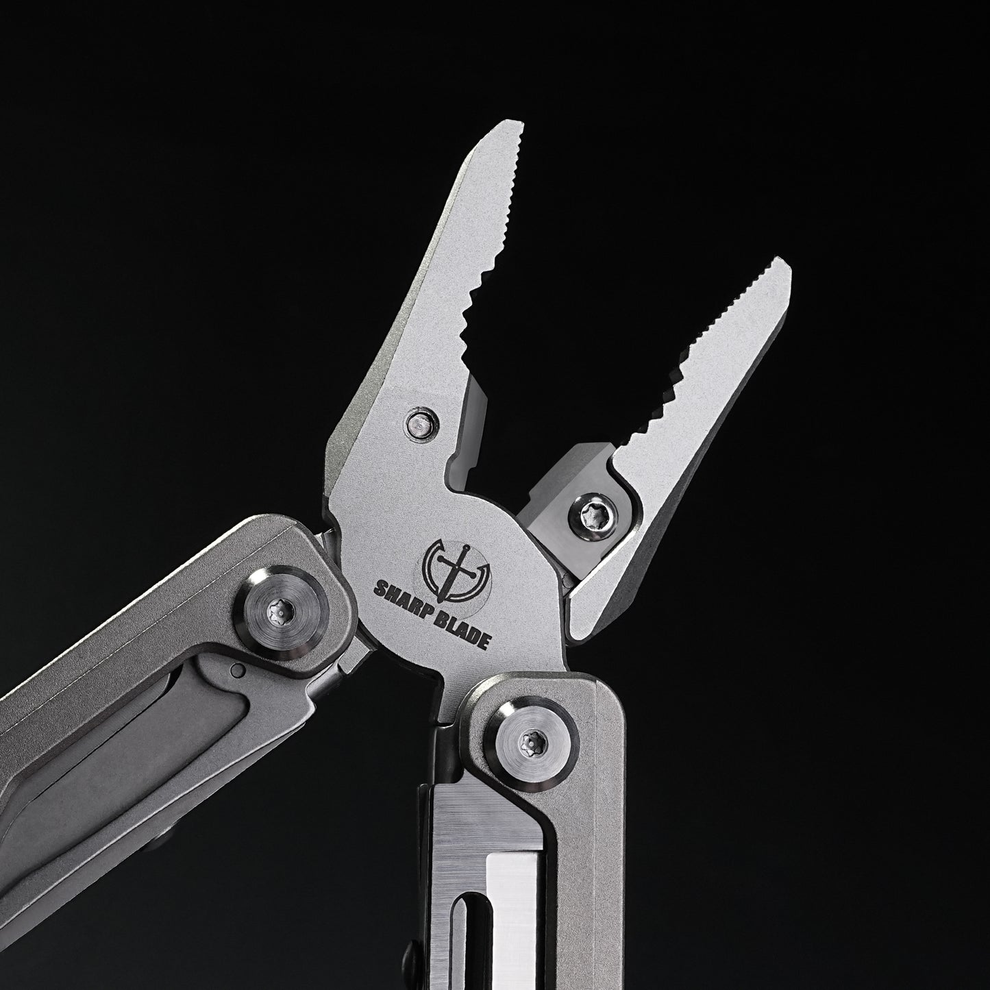 Multi functional sharpblade tool pliers