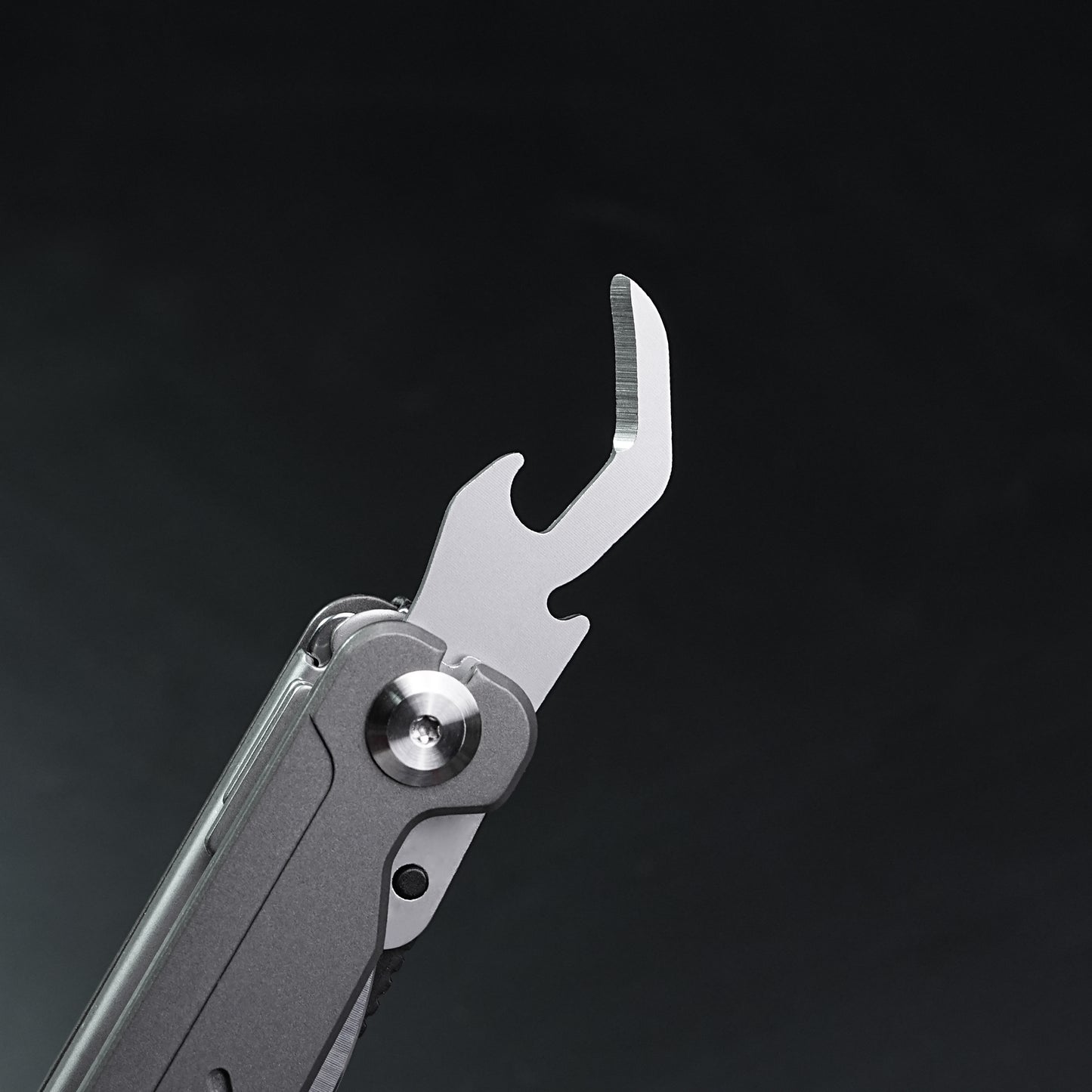 Multi functional sharpblade tool pliers