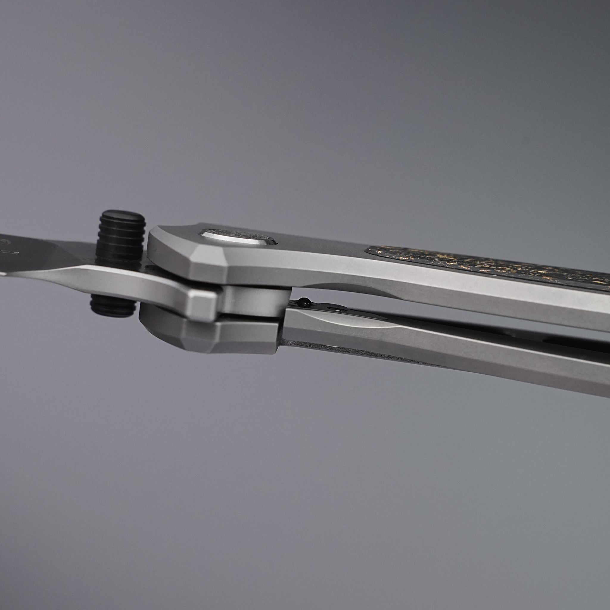 EDC Outdoor Folding Knife YH-SB02