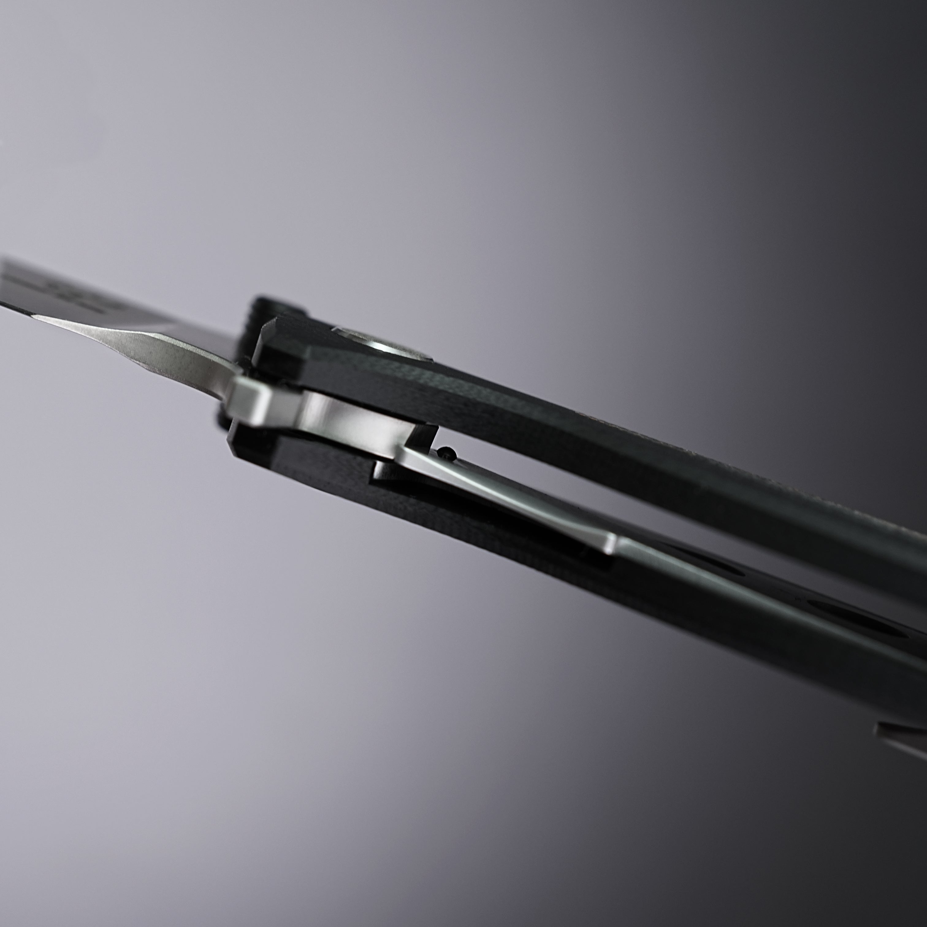 EDC Outdoor Folding Knife YH-SB02